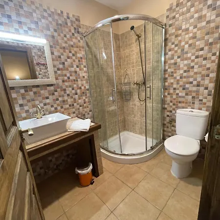 Casa Trasgu De Tornin-cangas De Onis- Enjoy Life In Asturias Торнин